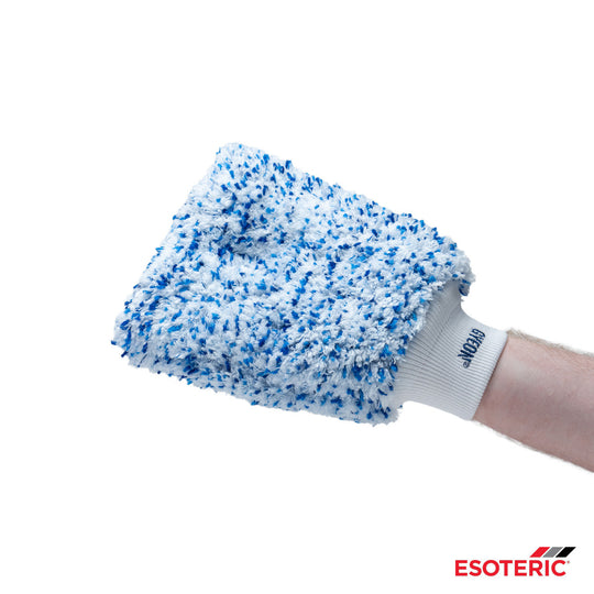 Hand in Gyeon Q2M Smoothie EVO microfiber wash mitt